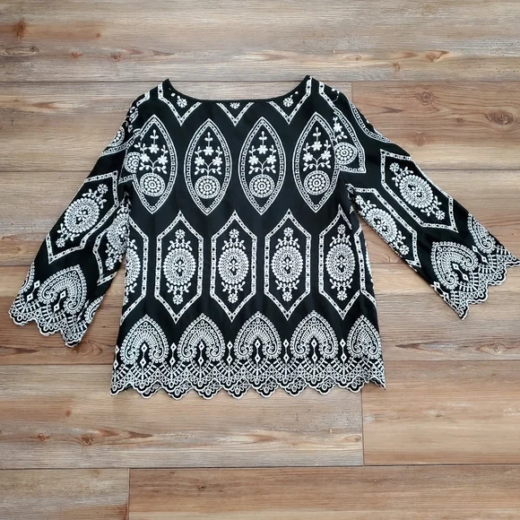 GAP Women's Top Black White Embroidered Blouse  Extra Small XS Boho 3/4 Sleeve - Picture 5 of 7